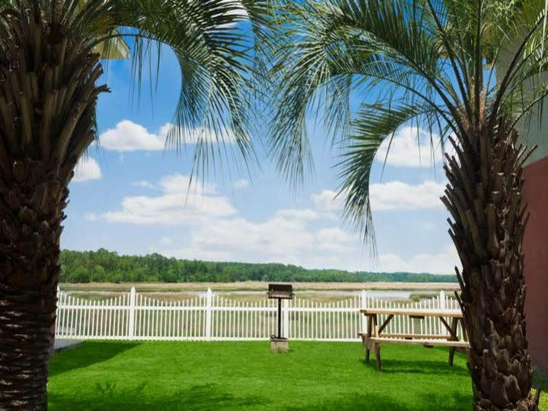 Howard Johnson By Wyndham Beaufort/Parris Island Экстерьер фото