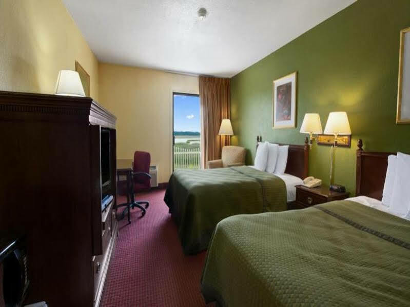 Howard Johnson By Wyndham Beaufort/Parris Island Экстерьер фото